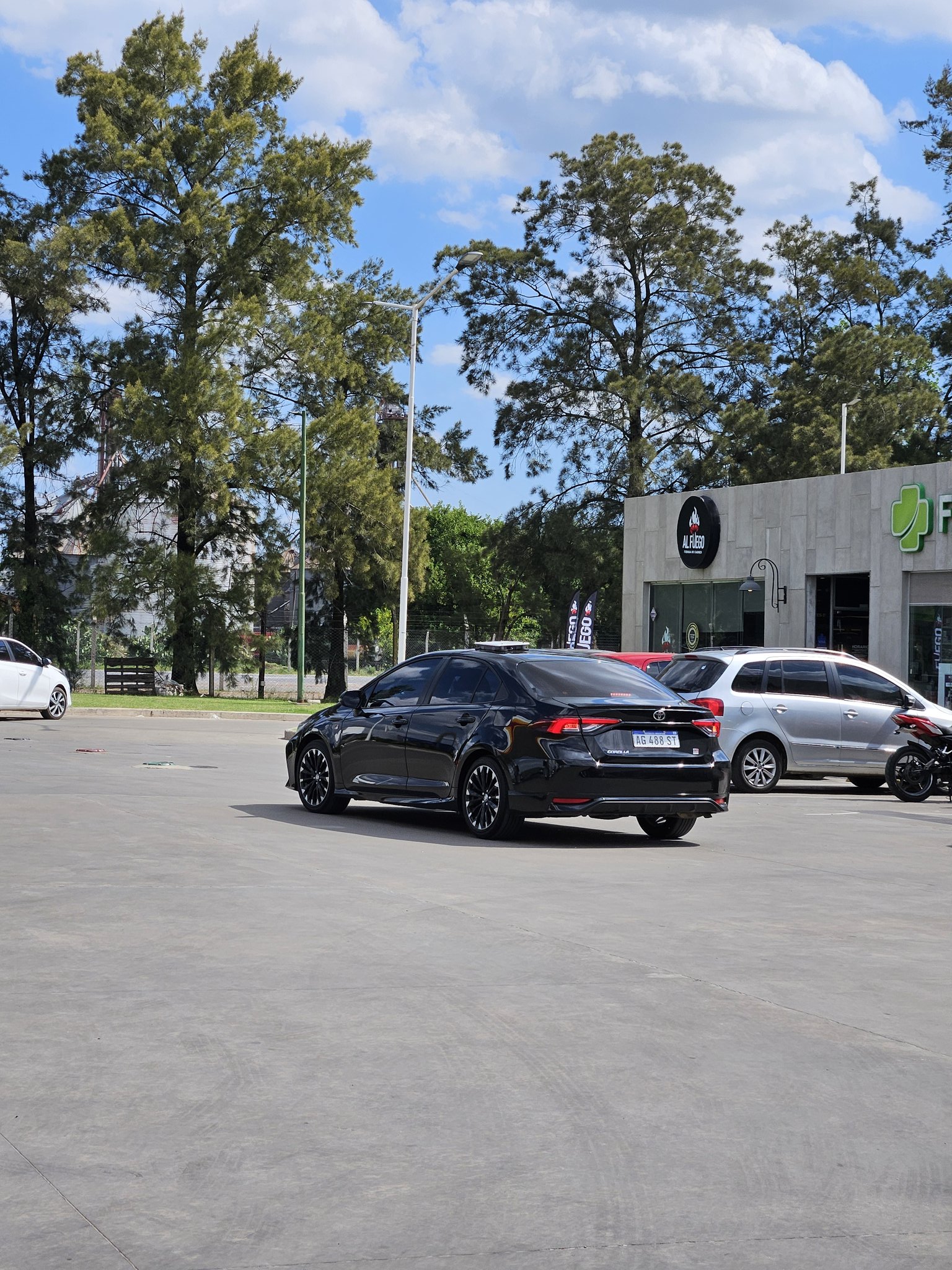 Le hizo una ocurrente modificación a su auto, lo descubrieron recorriendo Funes y se hizo viral en redes